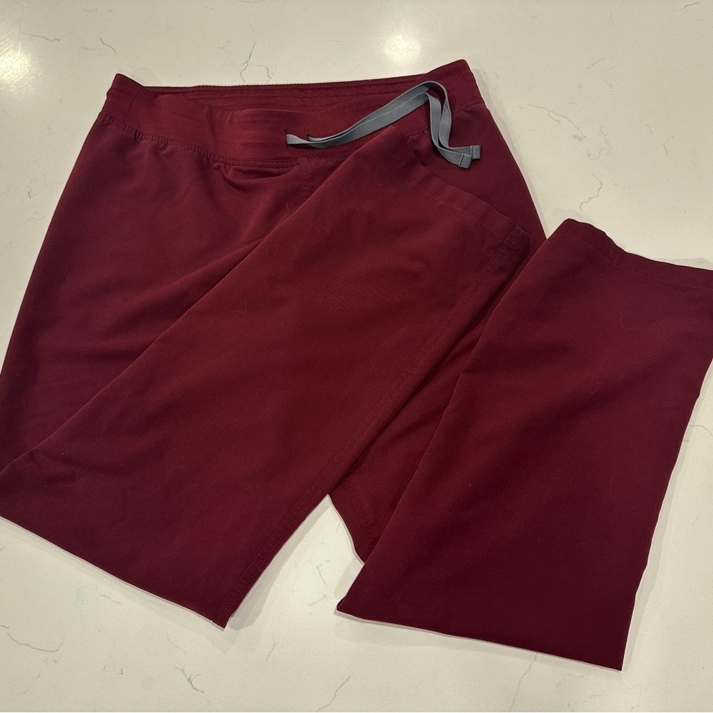 M burgundy Figs scrub pants